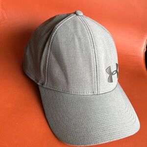 Under Armour Gray Cap 22” Diameter
